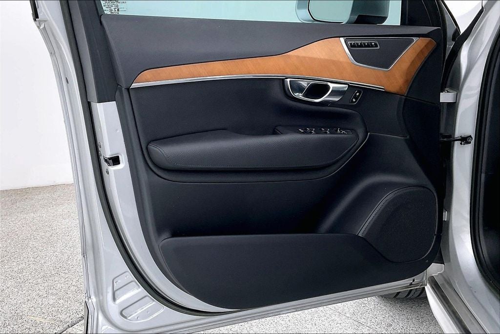 2022 Volvo XC90 T5 Momentum