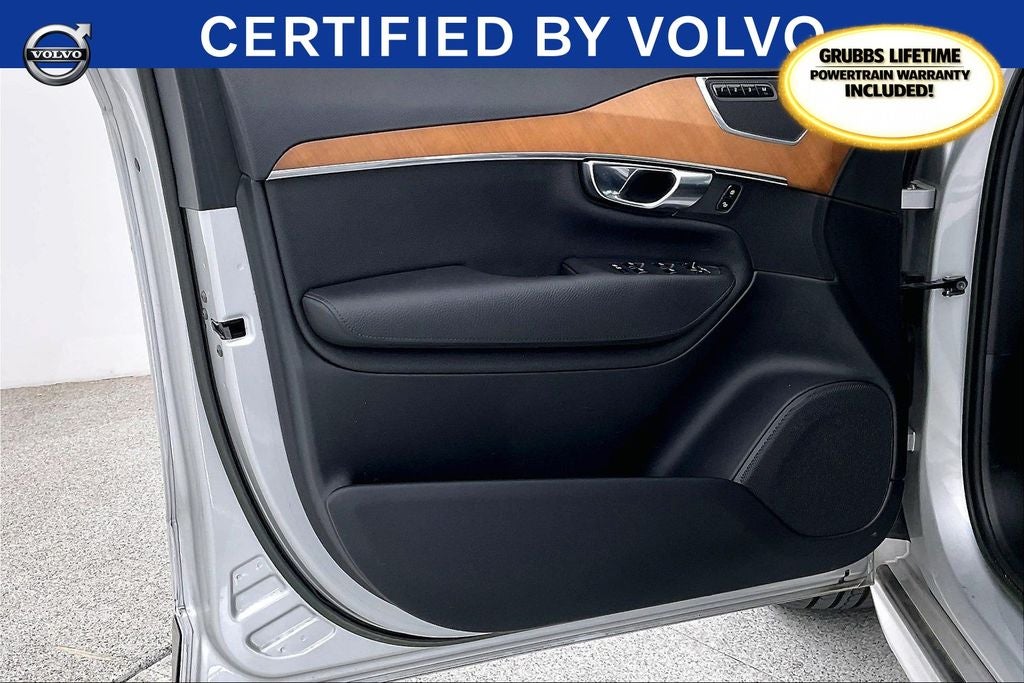 2022 Volvo XC90 T5 Momentum