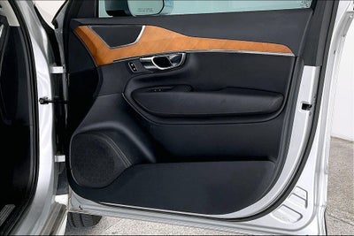 2022 Volvo XC90 T5 Momentum