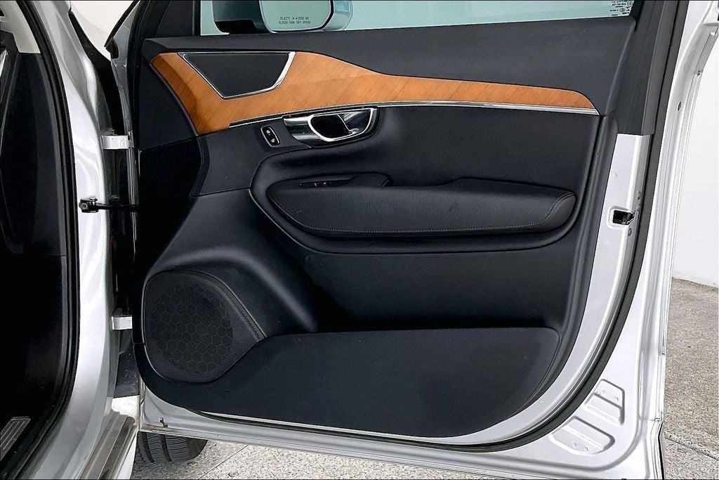 2022 Volvo XC90 T5 Momentum