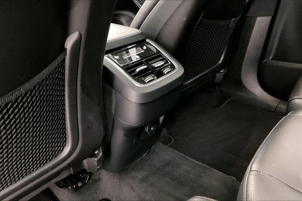 2022 Volvo XC90 T5 Momentum