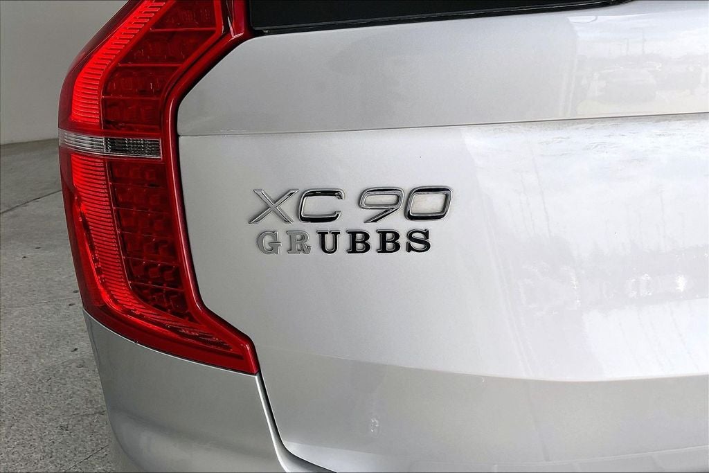 2022 Volvo XC90 T5 Momentum