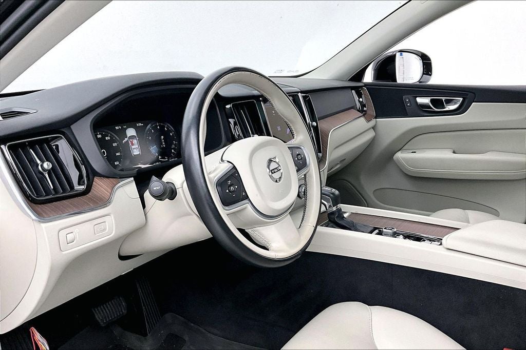 2021 Volvo XC60 T5 Momentum