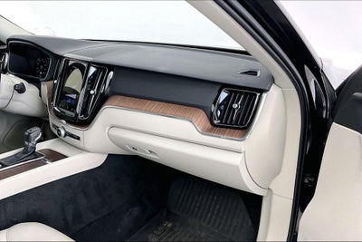 2021 Volvo XC60 T5 Momentum