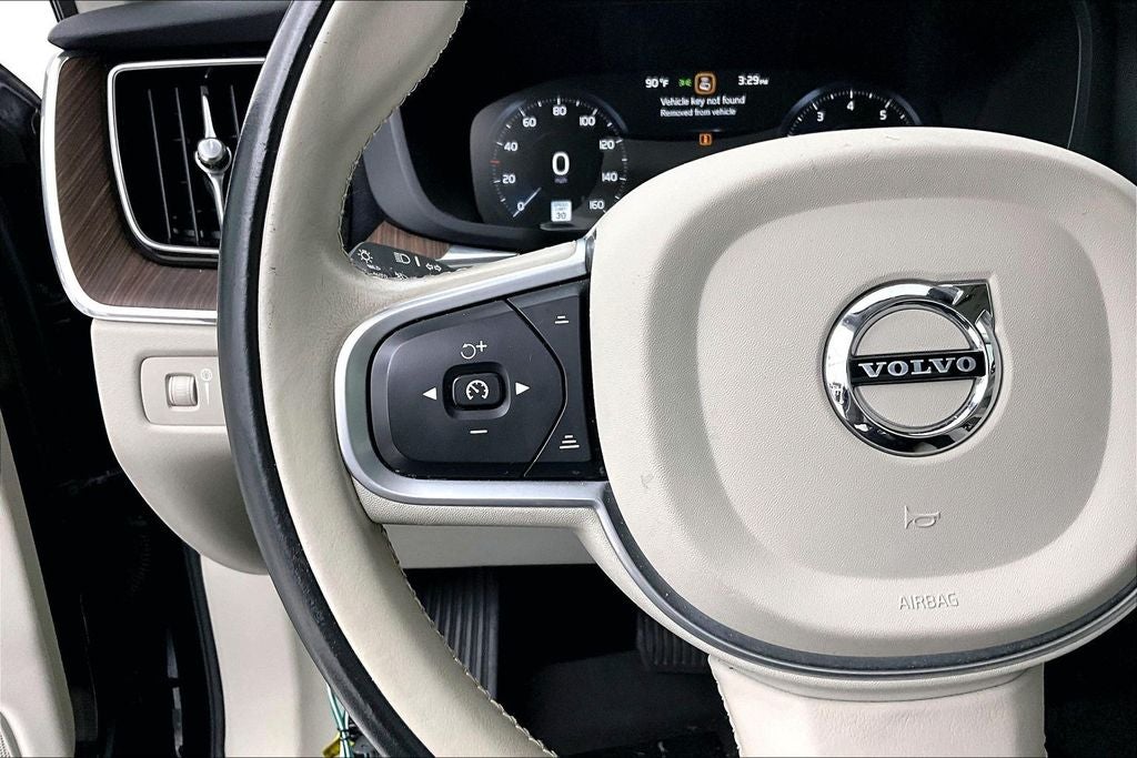 2021 Volvo XC60 T5 Momentum