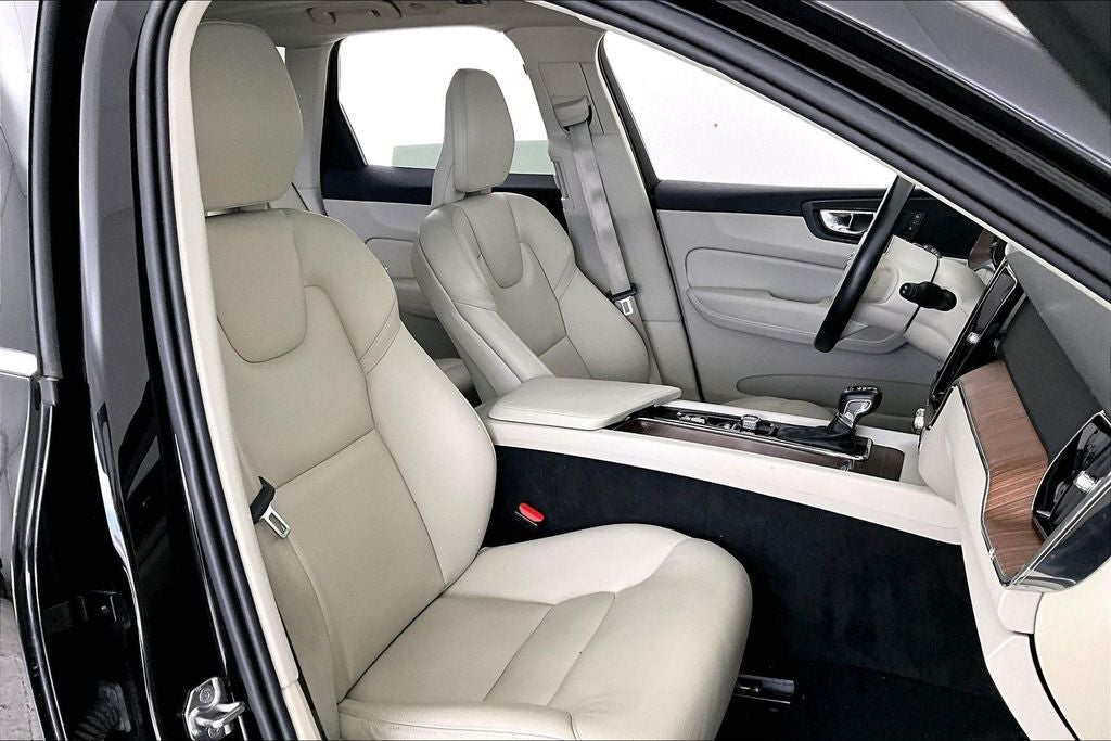 2021 Volvo XC60 T5 Momentum