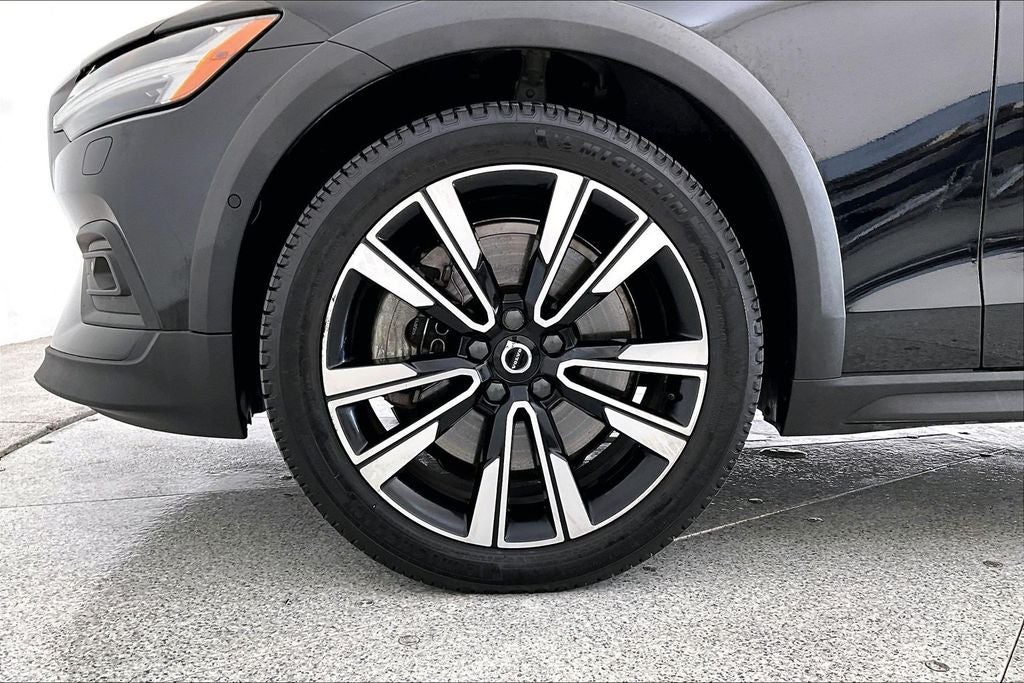 2022 Volvo V60 Cross Country T5