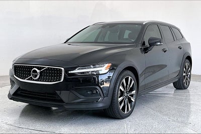 2022 Volvo V60 Cross Country T5