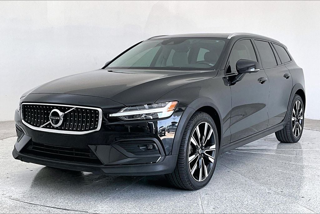 2022 Volvo V60 Cross Country T5