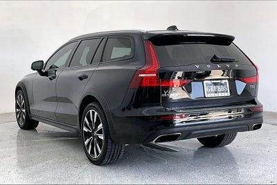 2022 Volvo V60 Cross Country T5