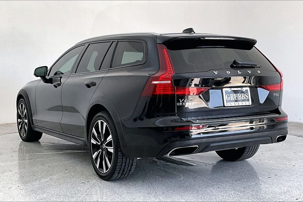 2022 Volvo V60 Cross Country T5