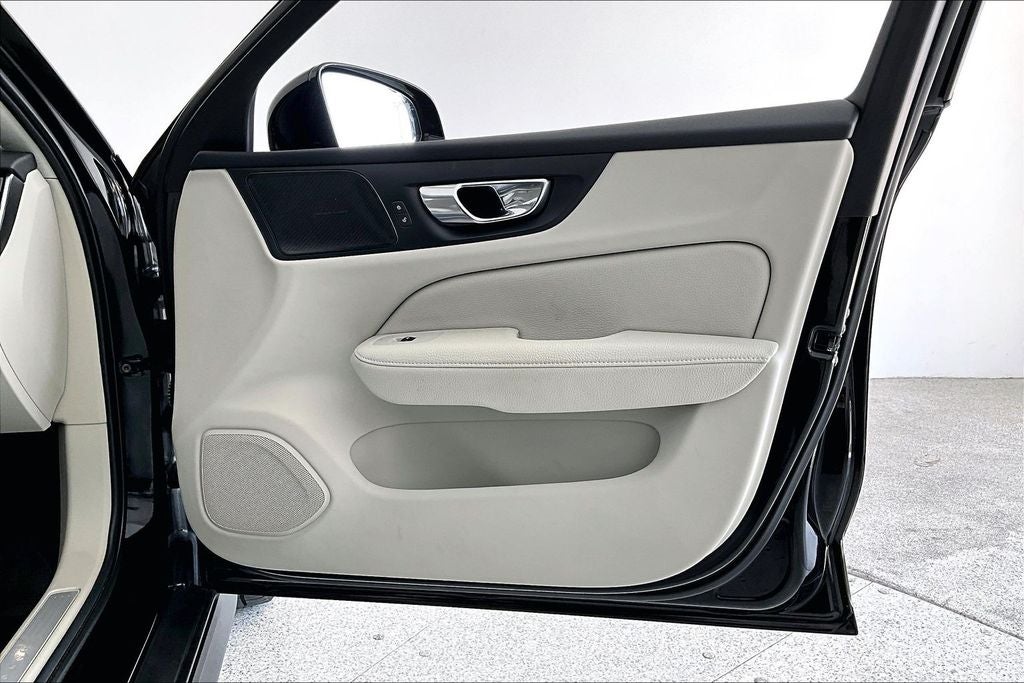 2022 Volvo V60 Cross Country T5