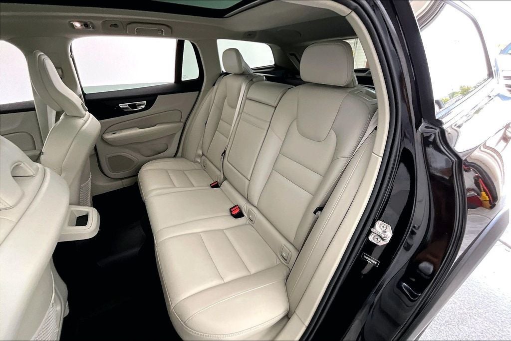 2022 Volvo V60 Cross Country T5