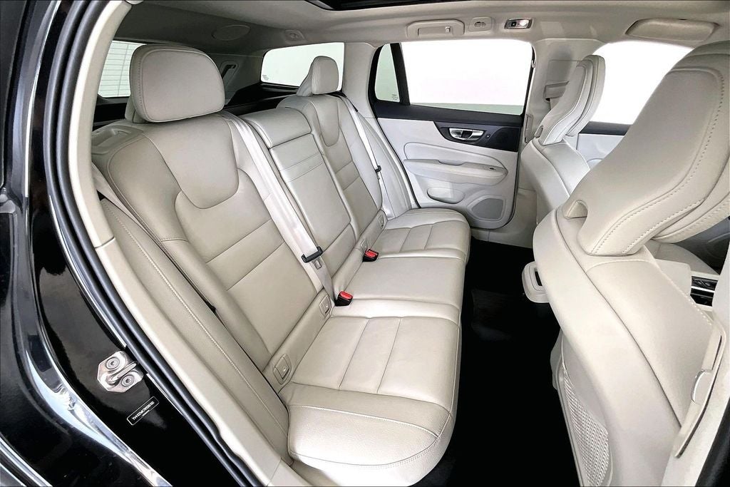 2022 Volvo V60 Cross Country T5