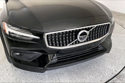 2022 Volvo V60 Cross Country T5