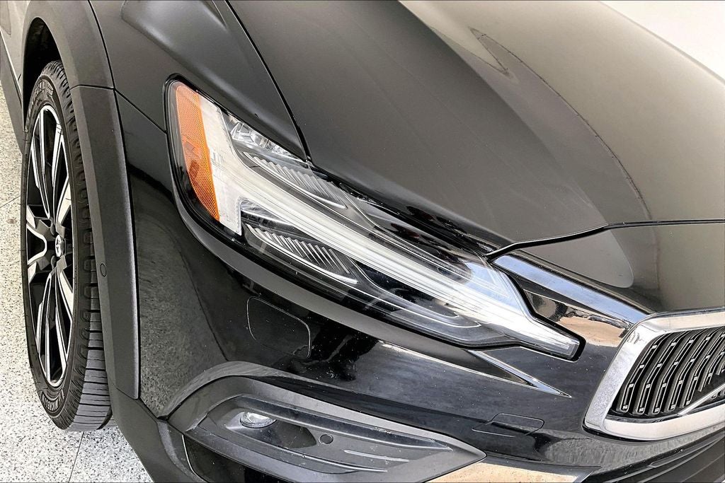 2022 Volvo V60 Cross Country T5