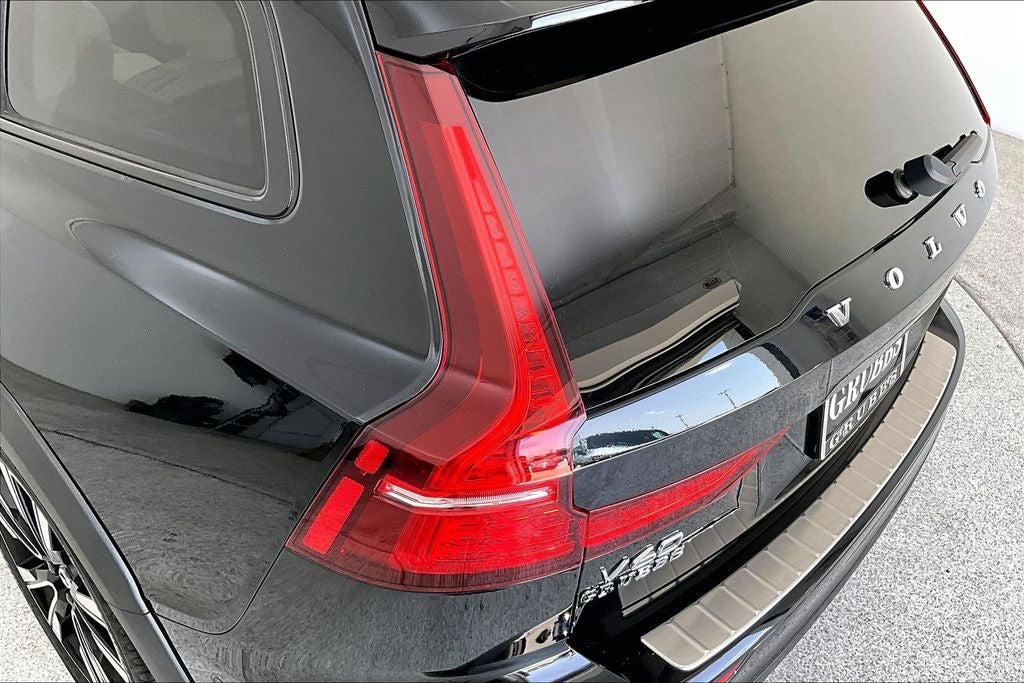 2022 Volvo V60 Cross Country T5