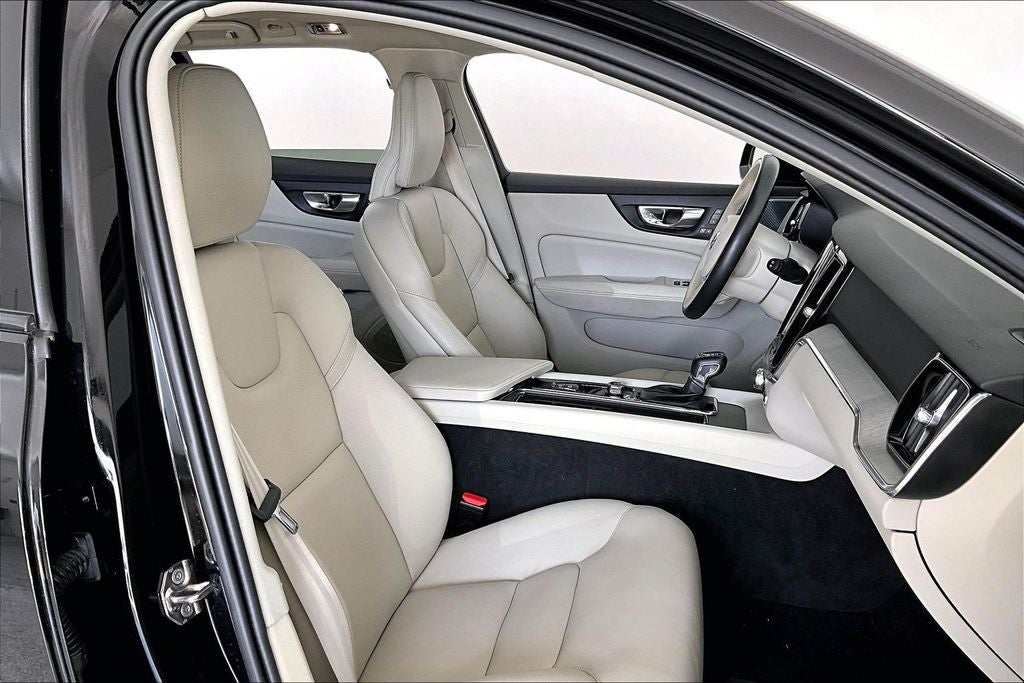 2022 Volvo V60 Cross Country T5