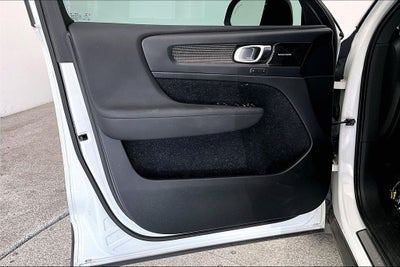 2020 Volvo XC40 R-Design