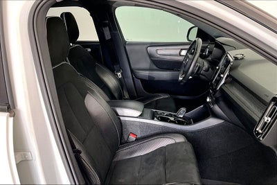 2020 Volvo XC40 R-Design