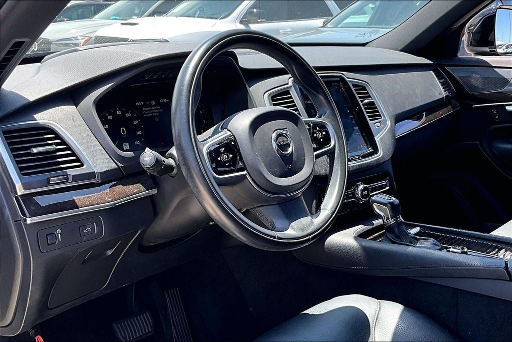 2019 Volvo XC90 T6 Momentum