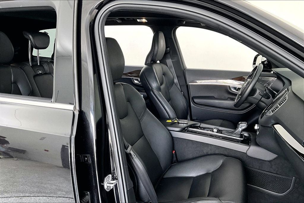 2019 Volvo XC90 T6 Momentum