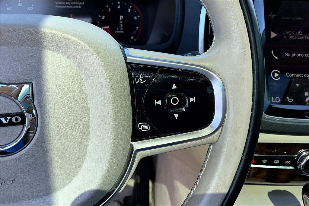 2016 Volvo XC90 T6 Momentum