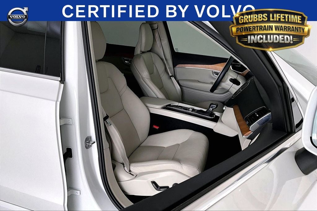 2022 Volvo XC90 T6 Momentum