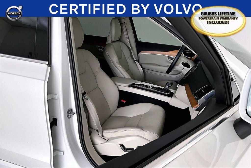 2022 Volvo XC90 T6 Momentum