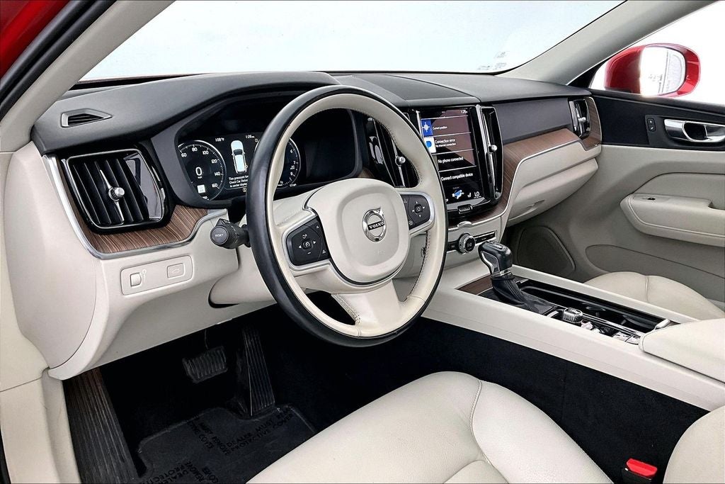 2021 Volvo XC60 T6 Momentum
