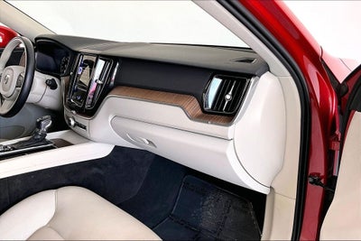2021 Volvo XC60 T6 Momentum