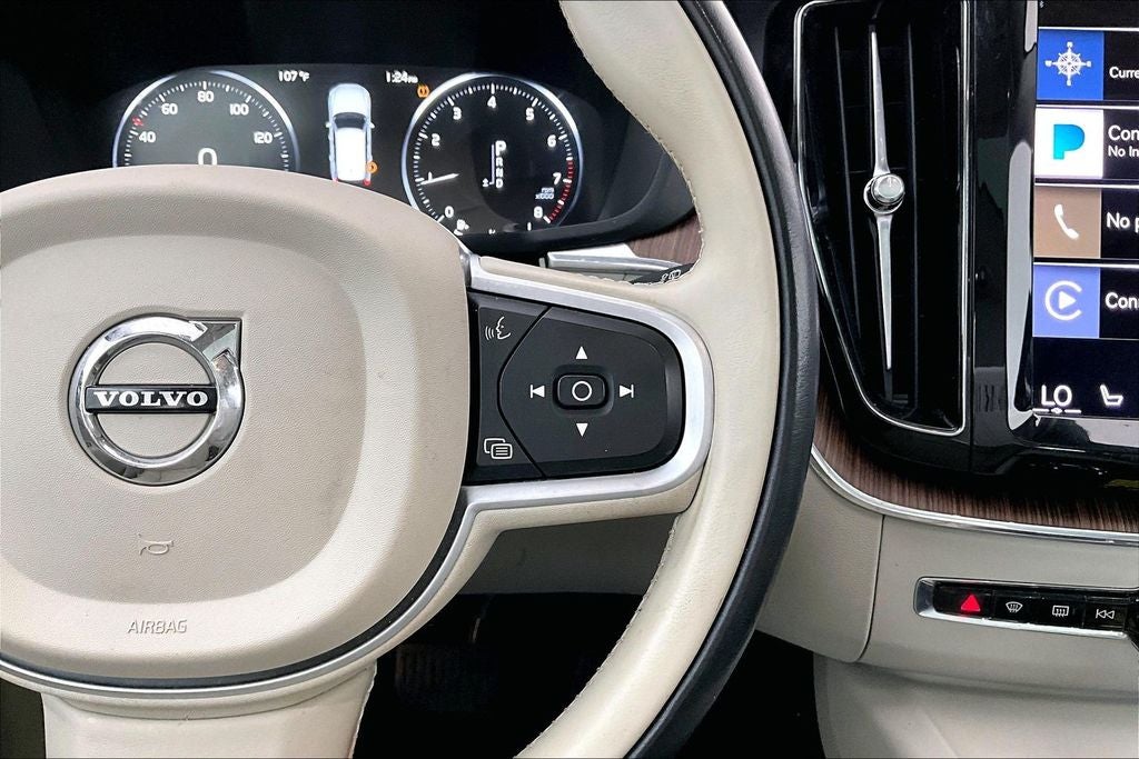 2021 Volvo XC60 T6 Momentum