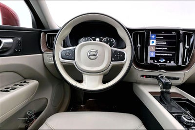 2021 Volvo XC60 T6 Momentum