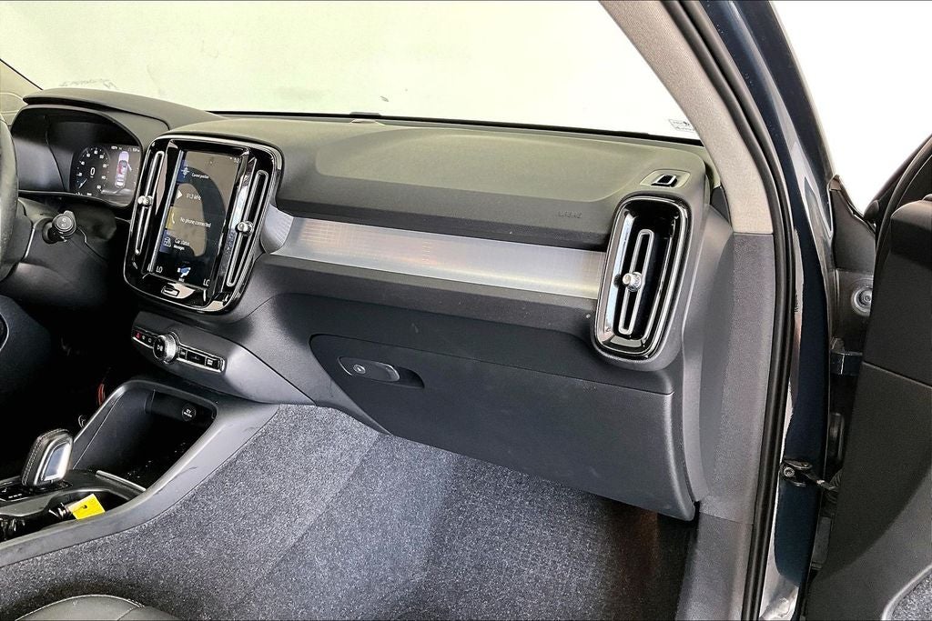2021 Volvo XC40 Momentum