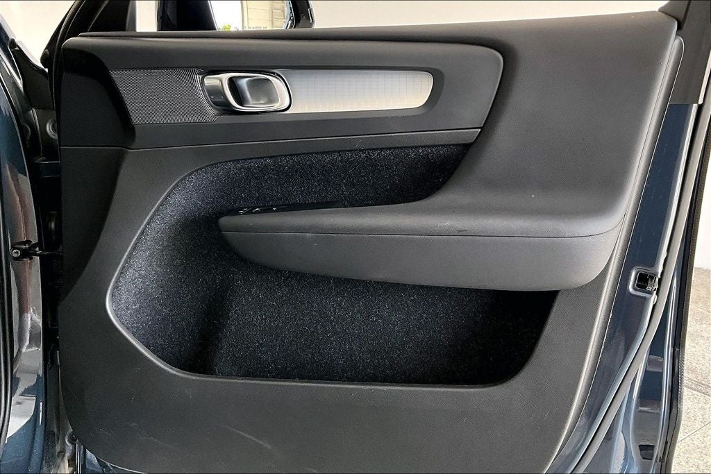 2021 Volvo XC40 Momentum