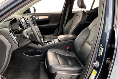 2021 Volvo XC40 Momentum
