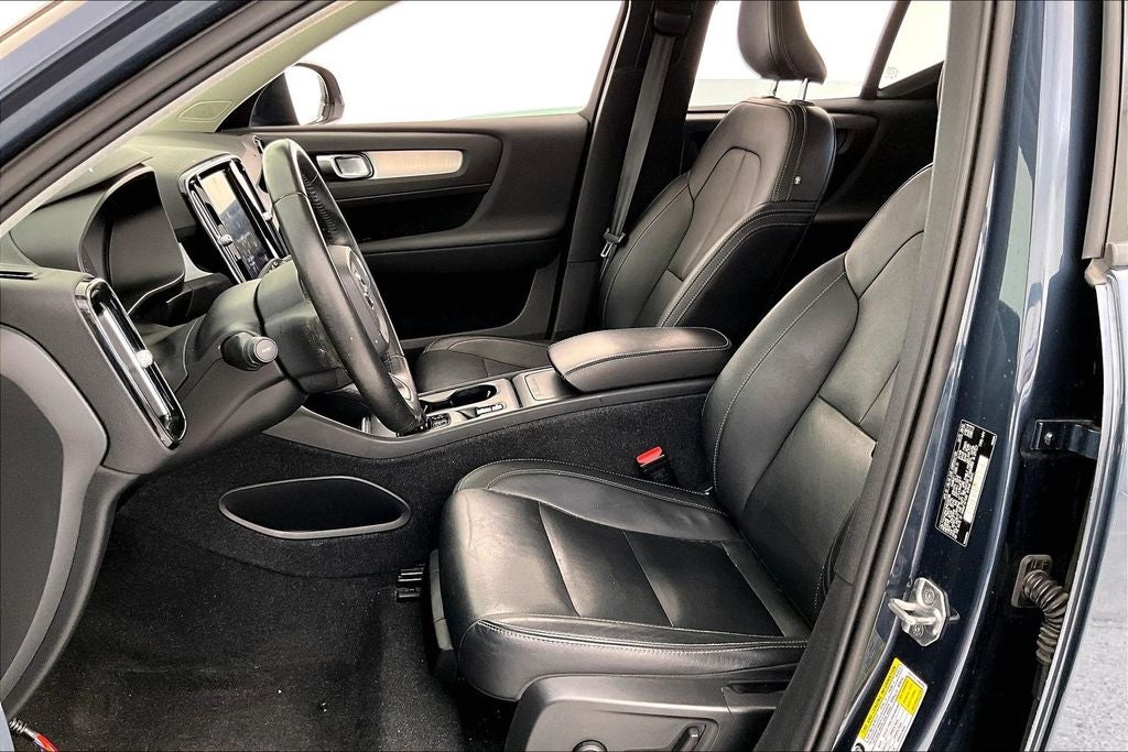 2021 Volvo XC40 Momentum