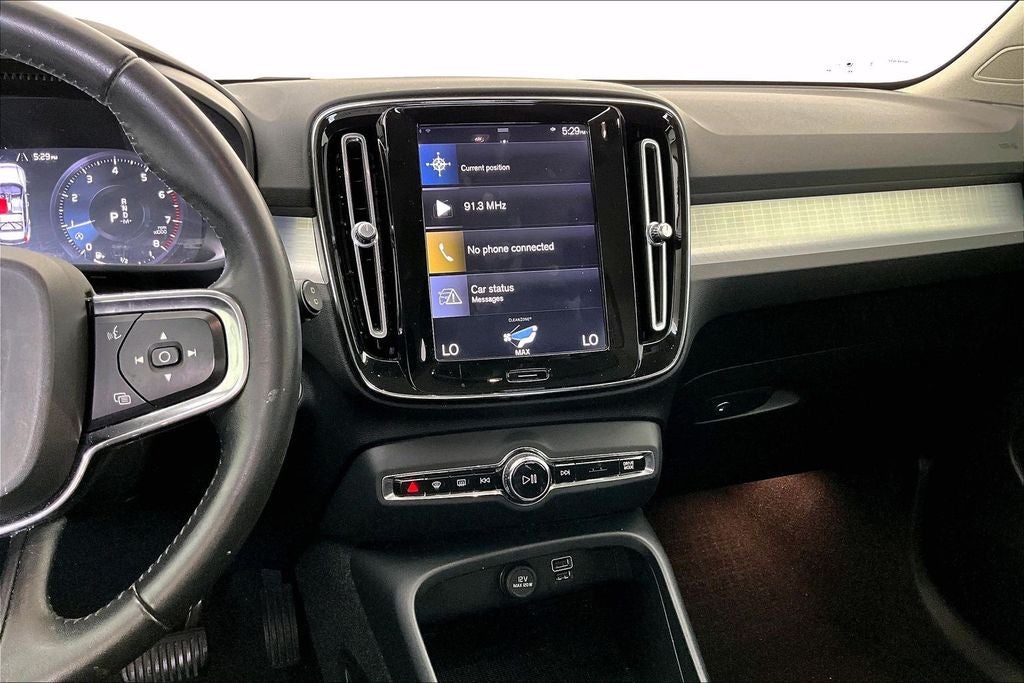 2021 Volvo XC40 Momentum