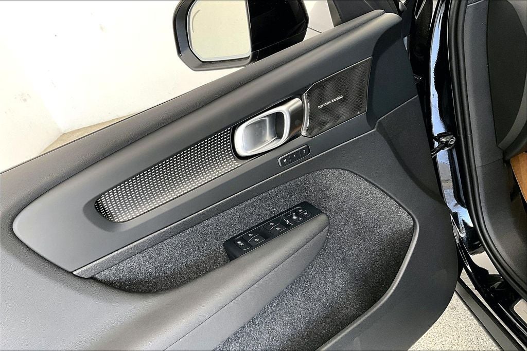 2026 Volvo EX40 Twin Motor Ultra