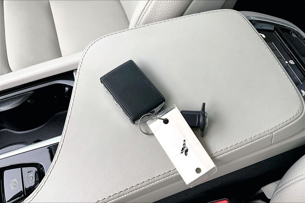 2024 Volvo XC90 Recharge Plug-In Hybrid T8 Plus Bright Theme 7 Passenger