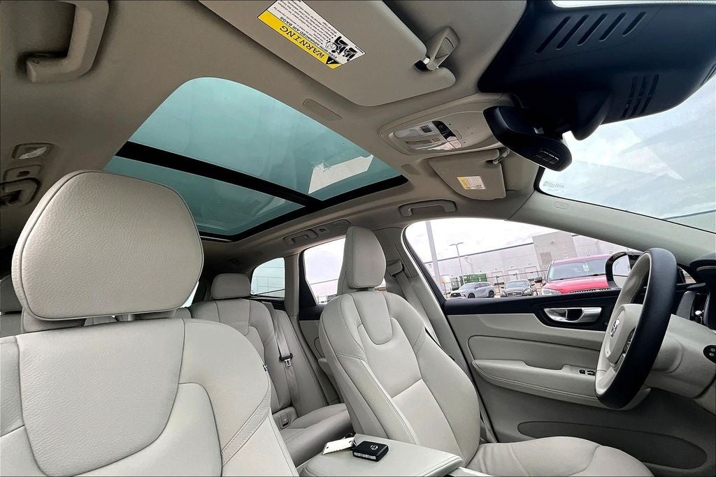 2024 Volvo XC60 Recharge Plug-In Hybrid T8 Plus Dark Theme