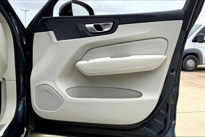 2024 Volvo XC60 Recharge Plug-In Hybrid T8 Plus Dark Theme