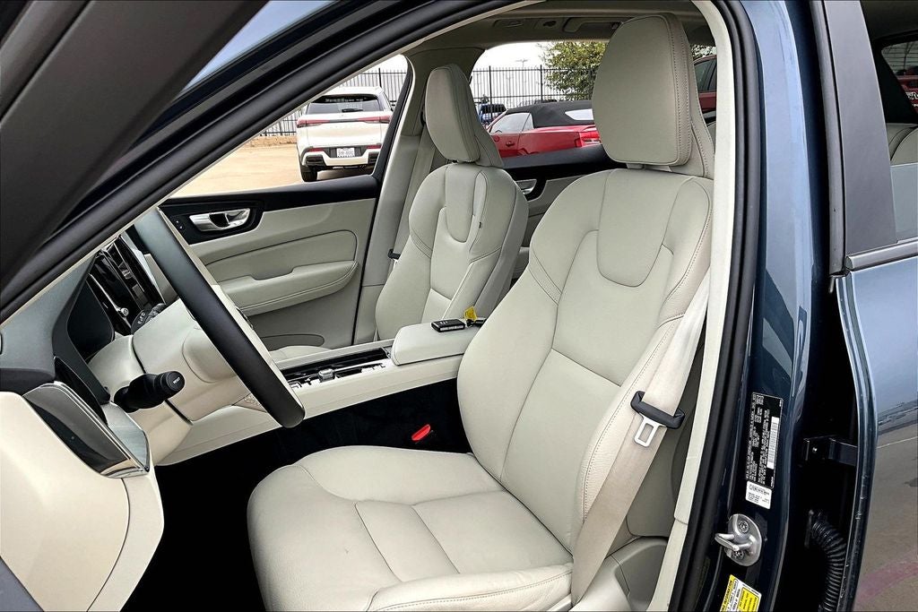 2024 Volvo XC60 Recharge Plug-In Hybrid T8 Plus Dark Theme