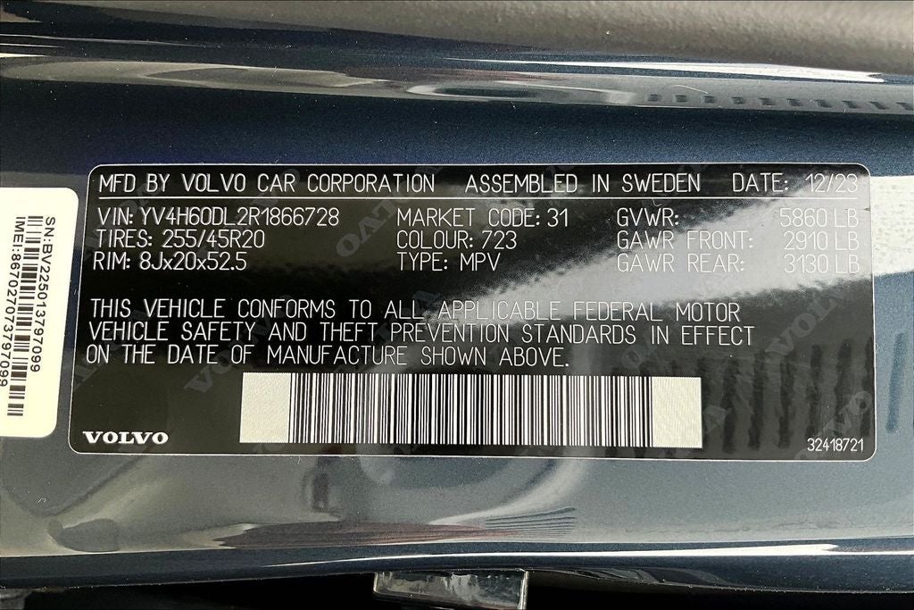 2024 Volvo XC60 Recharge Plug-In Hybrid T8 Plus Dark Theme