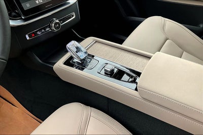 2025 Volvo XC90 Plug-In Hybrid T8 Core 7 Passenger 2025.5