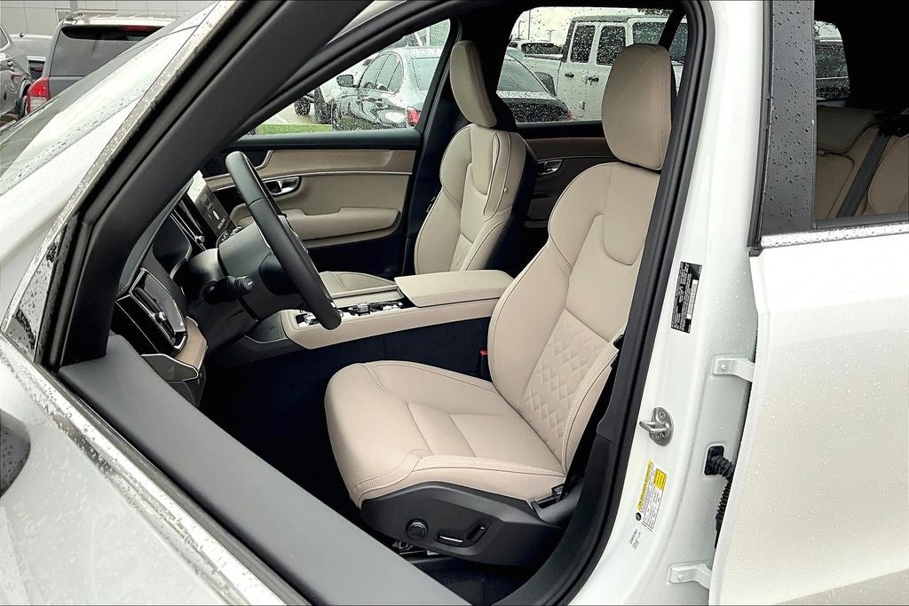 2025 Volvo XC90 Plug-In Hybrid T8 Core 7 Passenger 2025.5
