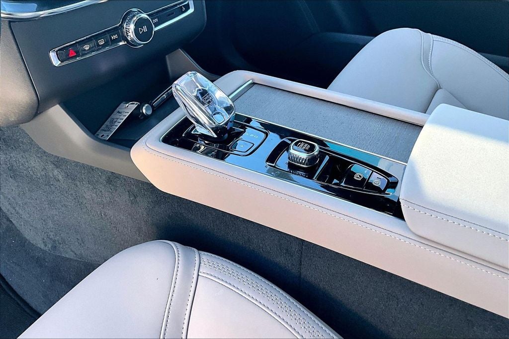 2026 Volvo XC90 Plug-In Hybrid T8 Plus 7 Passenger