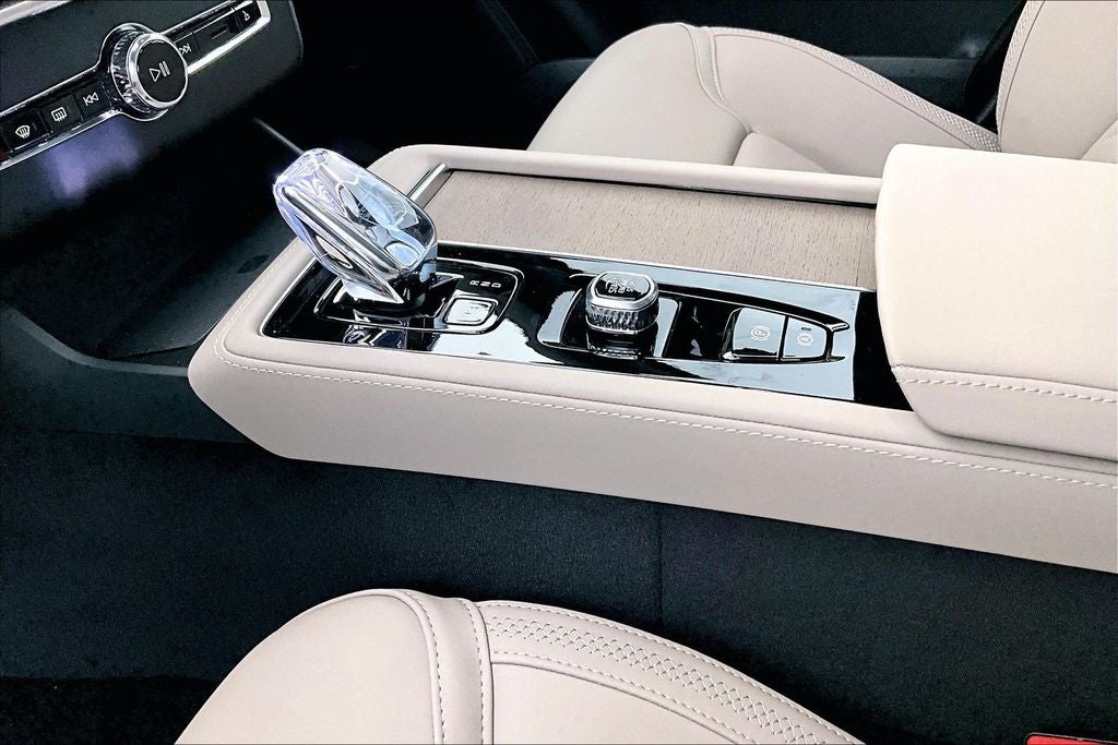 2026 Volvo XC90 Plug-In Hybrid T8 Plus 7 Passenger