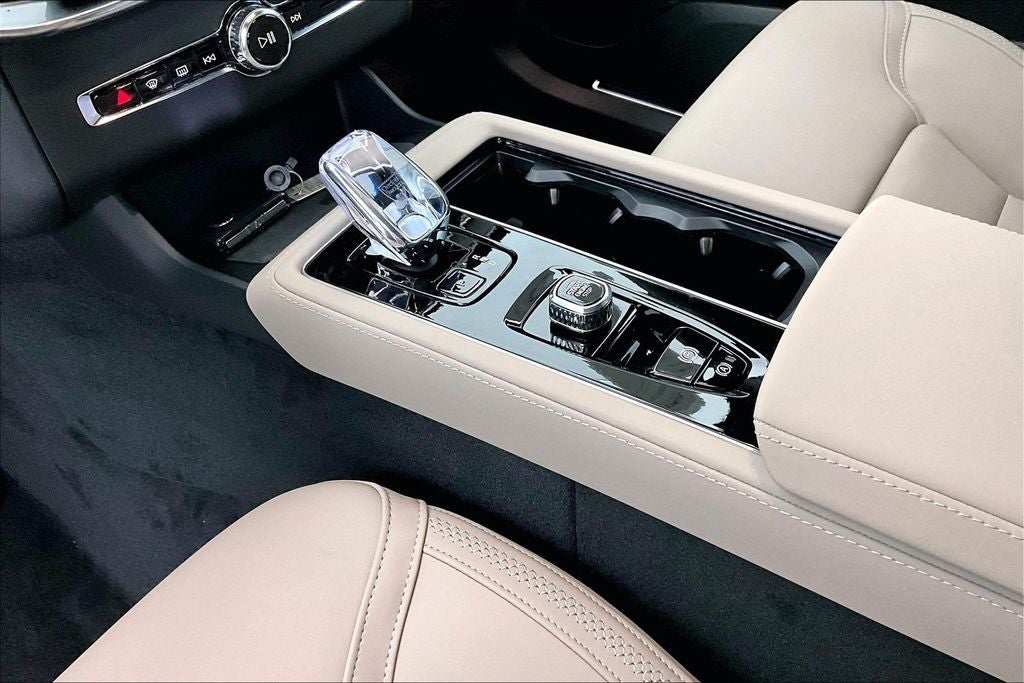 2026 Volvo XC90 Plug-In Hybrid T8 Plus 7 Passenger