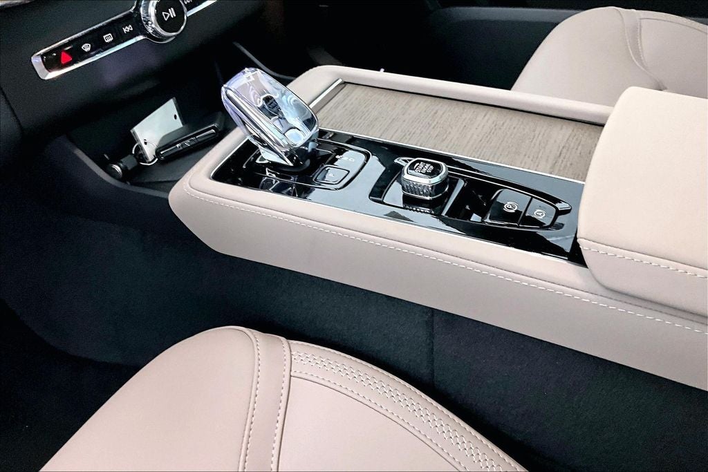 2026 Volvo XC90 Plug-In Hybrid T8 Plus 7 Passenger